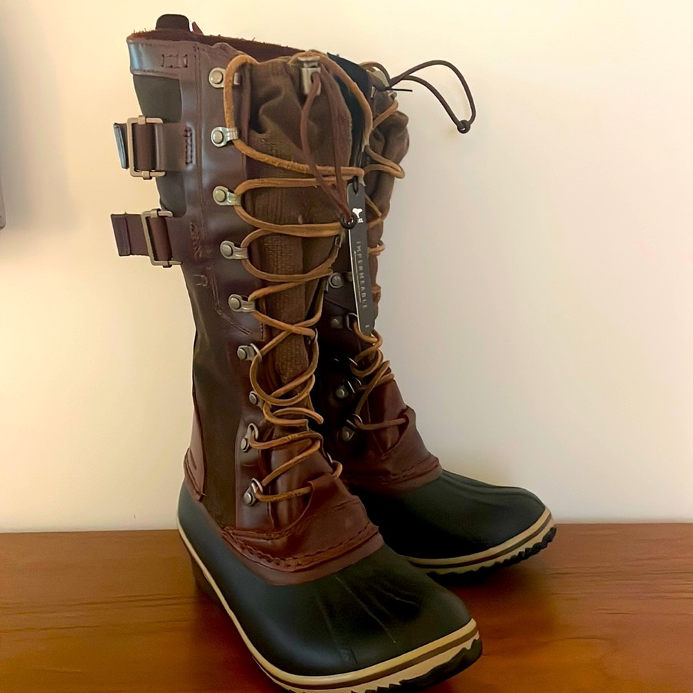 Sorel Conquest Carly tall snow boot size size 8
